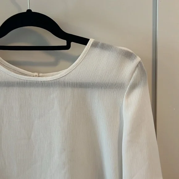 Light blouse - Picture 2 of 3